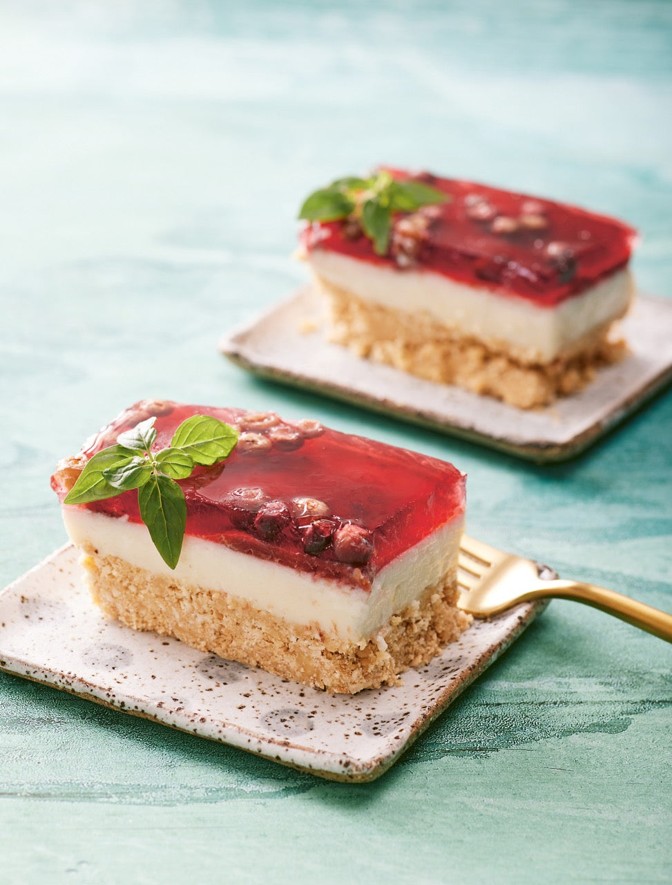 Muntrie_and_quandong_jelly_slice_HR_Large_63209365-6001-4d29-8101-15fcc8387809.jpg
